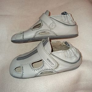 Robeez Crib Shoes baby boy 18-24 months (size6)